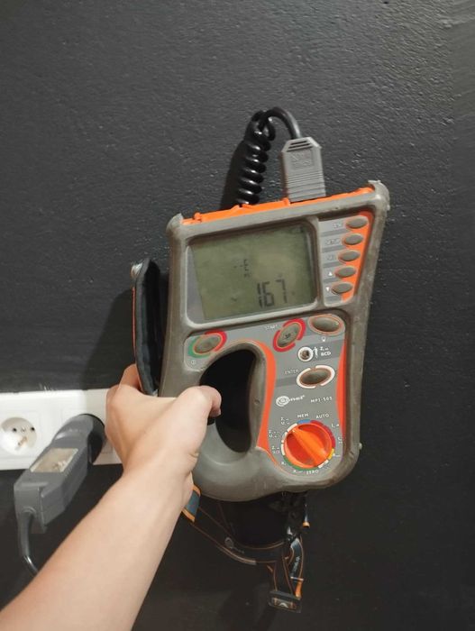 Elektryk + montaż napędów bram garażowych - pomiary elektryczne