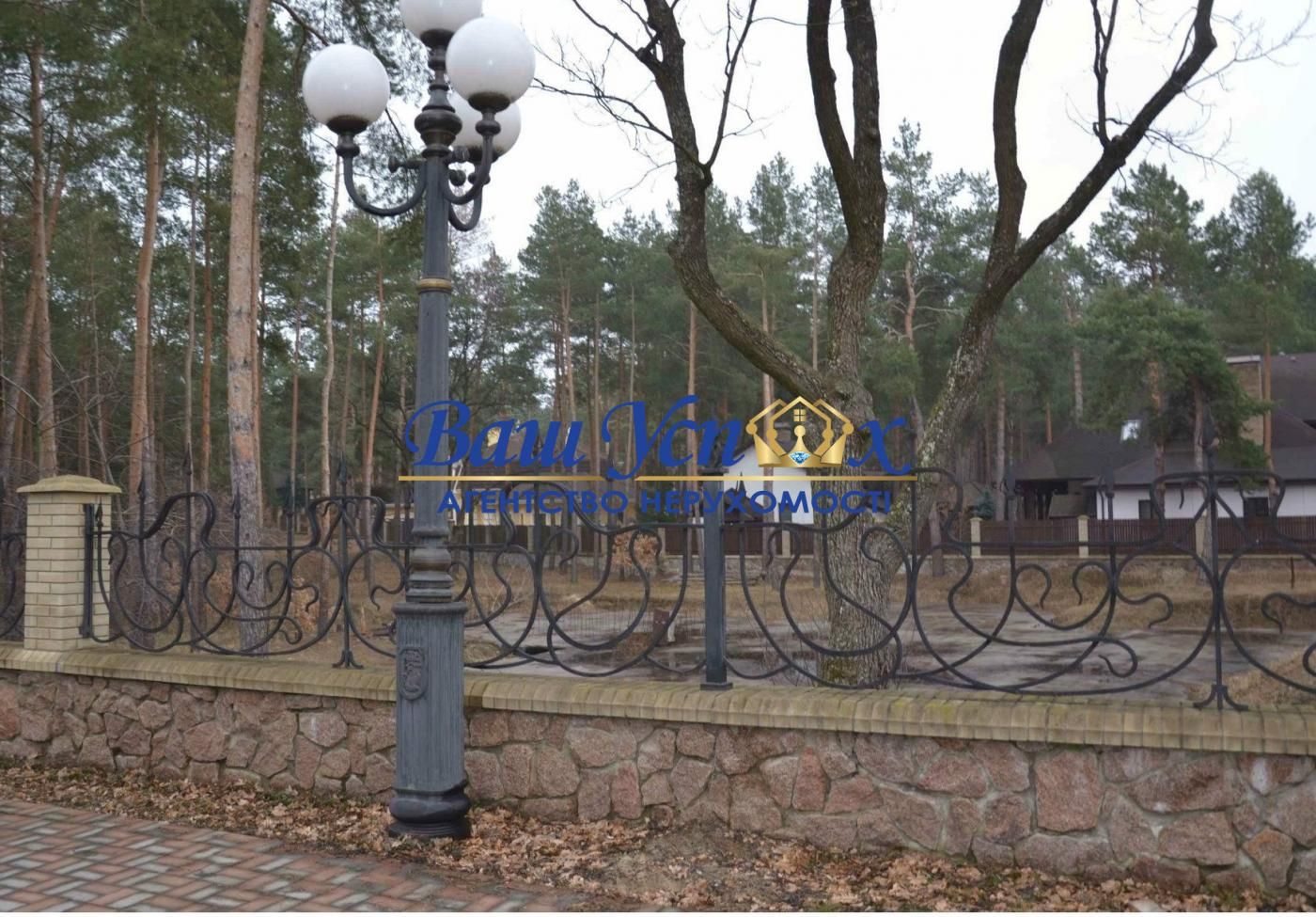 Продаж  Земля під інд. будівництво село Лесники. Возле Леса.