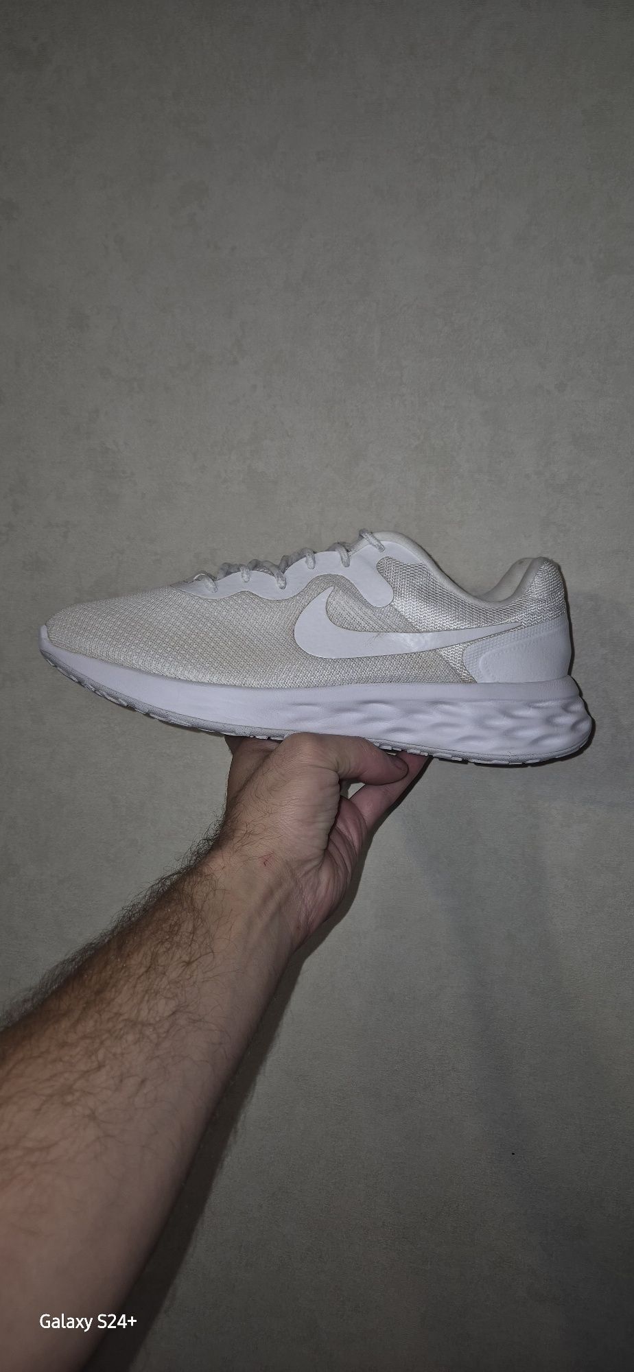 Nike Revolution 6