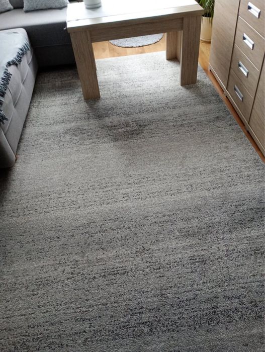 Dywan szary bardzo dobry