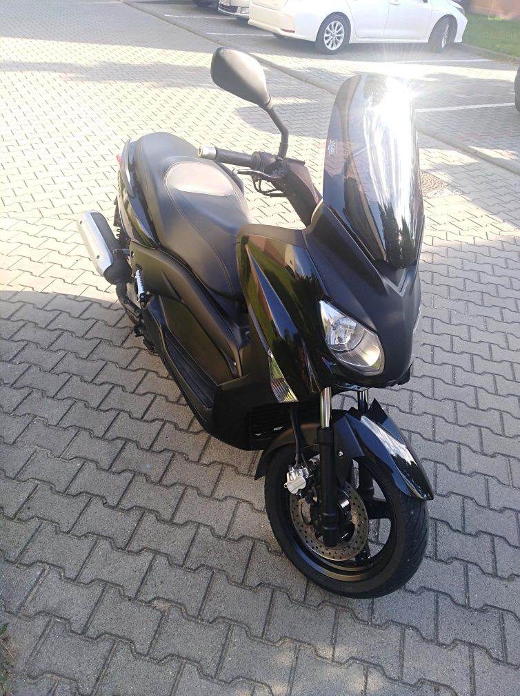 Skuter Yamaha Xmax