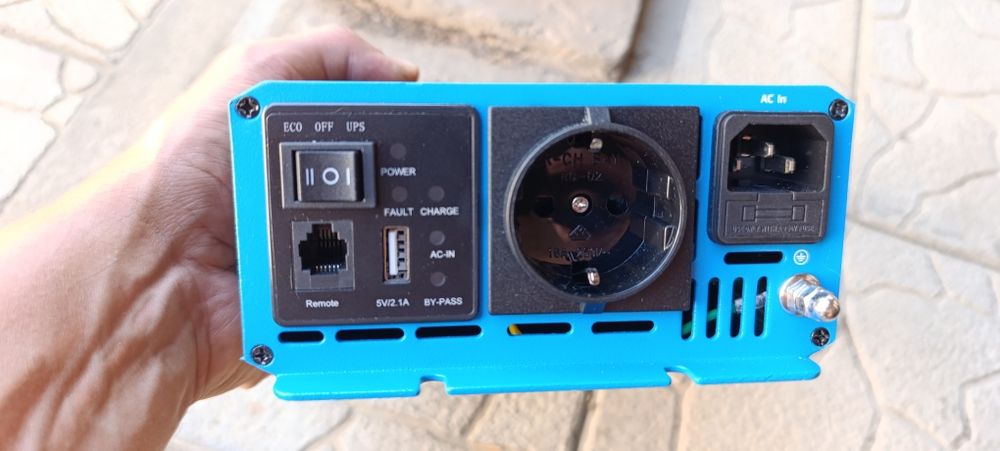 Інвертор напруги з функцією зарядки Ective CSI 5(бу)