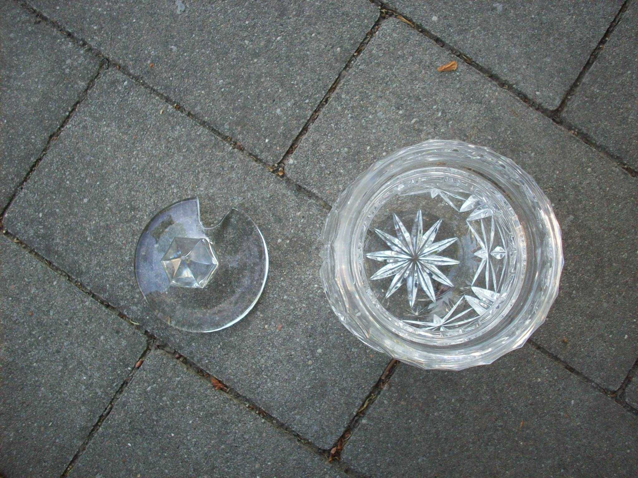 Cukiernica szklana kryształowa.