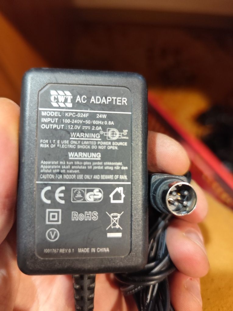 блок питания 5V/4-3A 12V/2-3.3A, э різні штекери вольтажі/амперажі