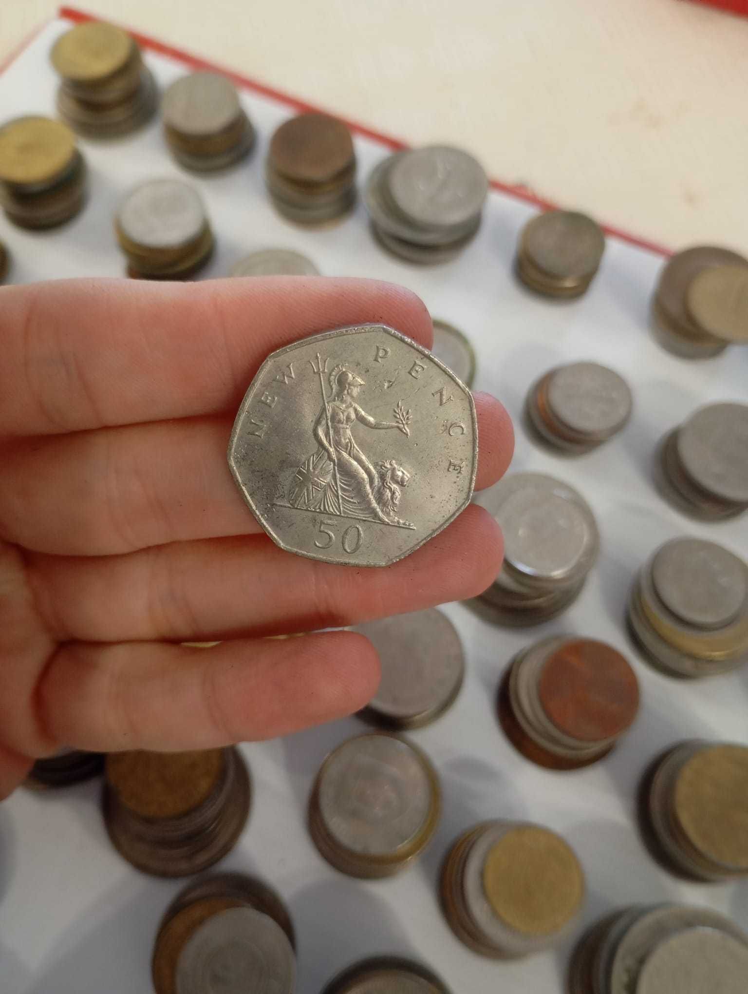 Várias moedas de diferentes países