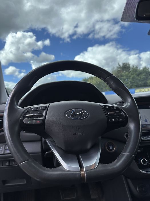 Hyundai Ionic 2017 в максимальній комплектації