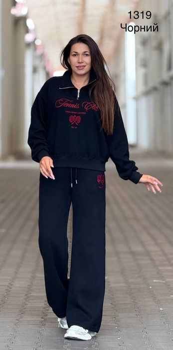 Жіночий спортивний костюм