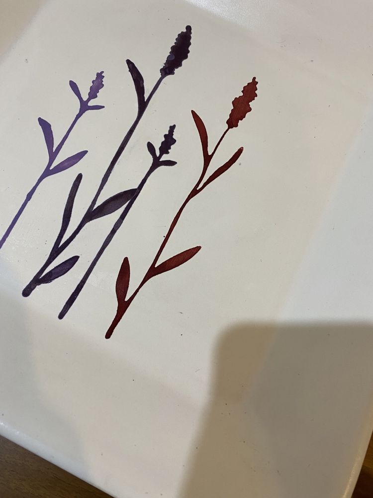 Prato com pormenor floral