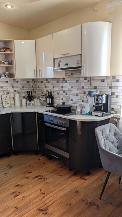 Кухня П образна + техніка. Велика, функціональна кухня