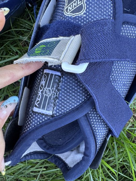 Хокейні щитки, ракушка та шолом Reebok