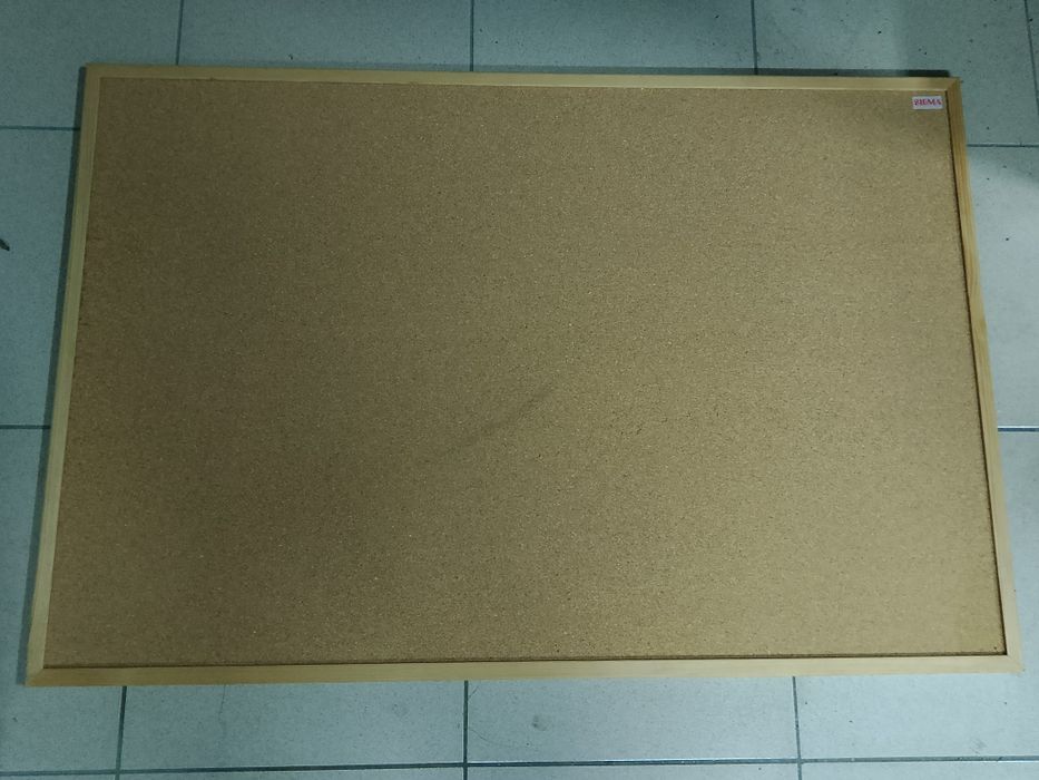 Tablica korkowa  80 x 60 w ramce drewnianej