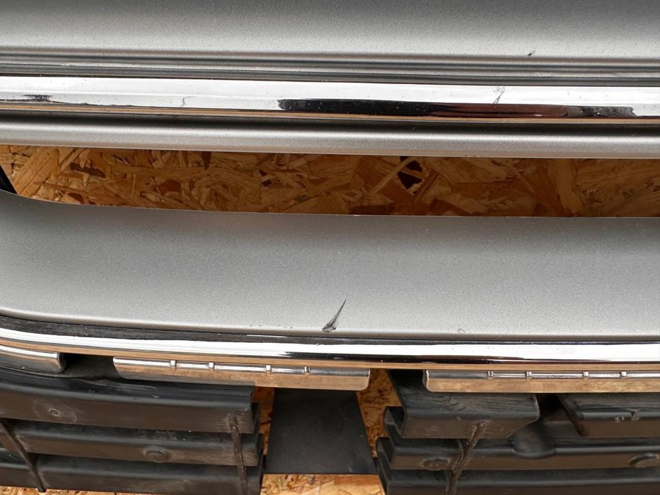 Решітка Ford Kuga/Escape 2015-19р Оригінал б/у