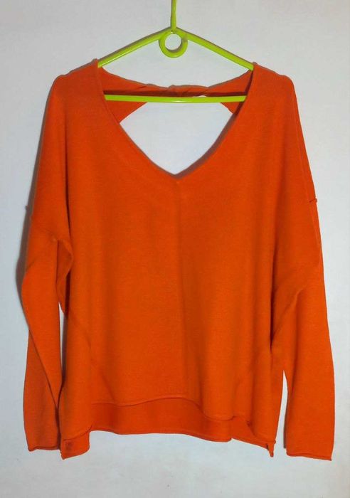 Светер з оригінальним вирізом від RIVER ISLAND