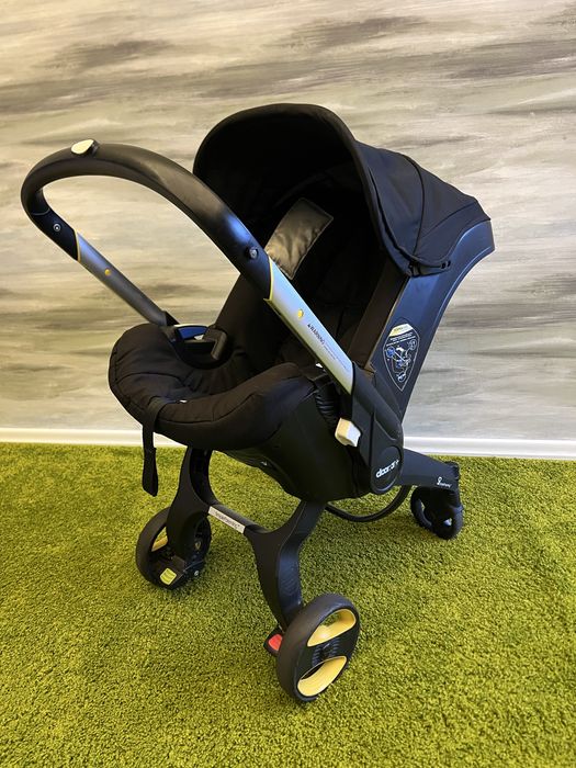Продам Автокрісло Doona +