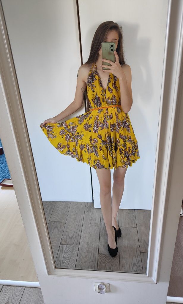 Boohoo żółta sukienka krótka bez pleców z głębokim dekoltem w kwiaty S