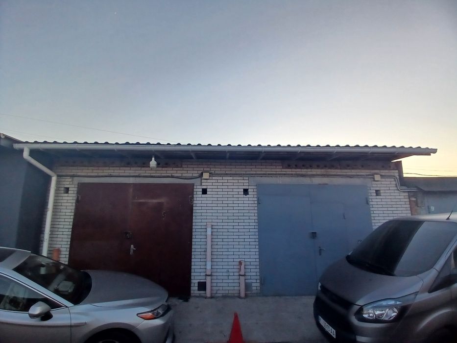 Продаются без комиссии 2 кирпичных гаража в ГК "Енергетик" по ул. Заты