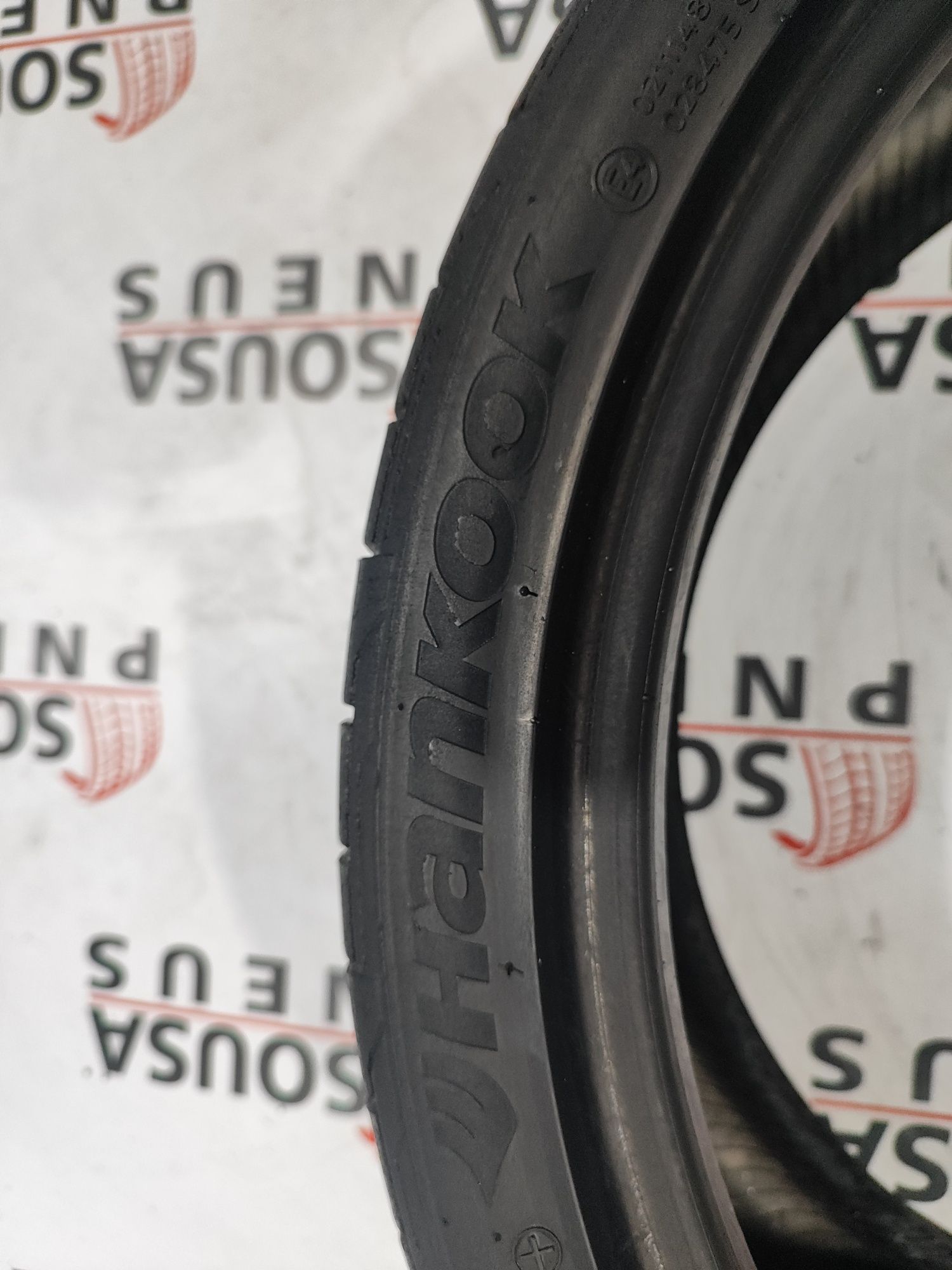 2 pneus semi novos 235-35R19 Hankook - Oferta dos  portes