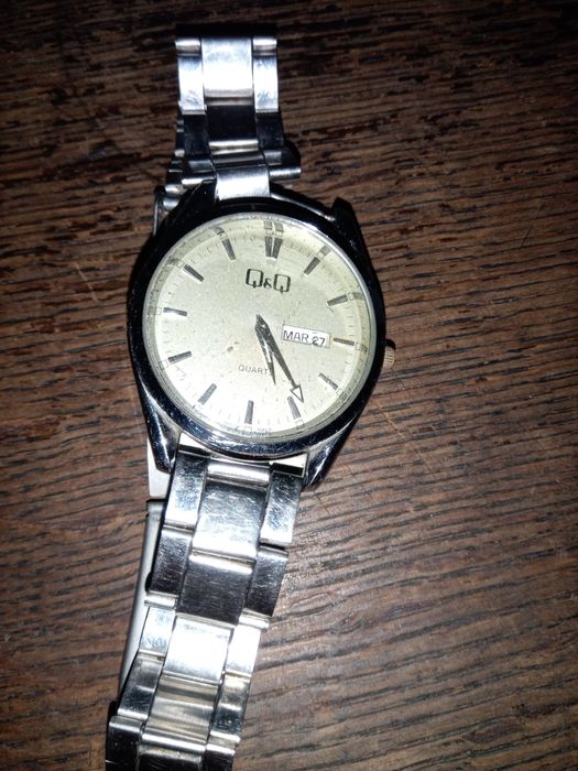 Гарний наручний годинник виробництво фірми Rosra з батарейкою,другий Q