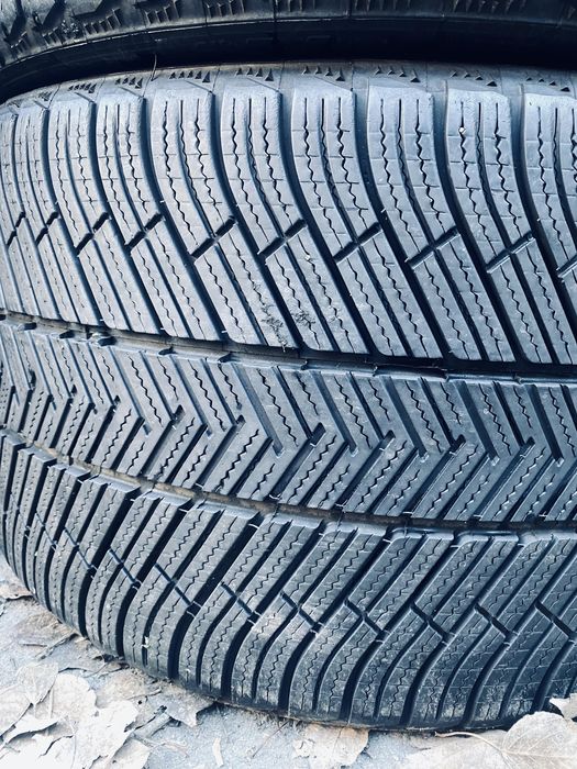 295 30 20 Michelin PA4 85%