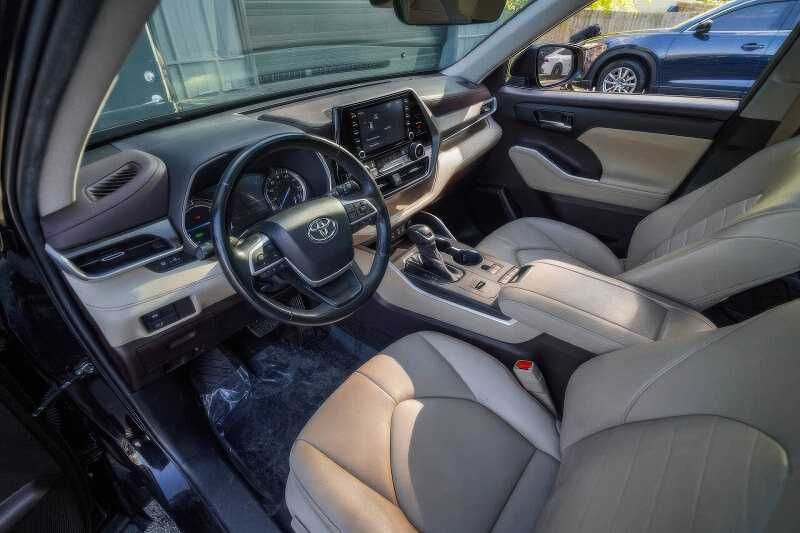 2022 Toyota Highlander Hybrid XLE