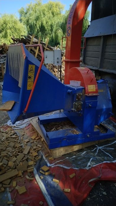 Продам подрібнювач деревини PL-160