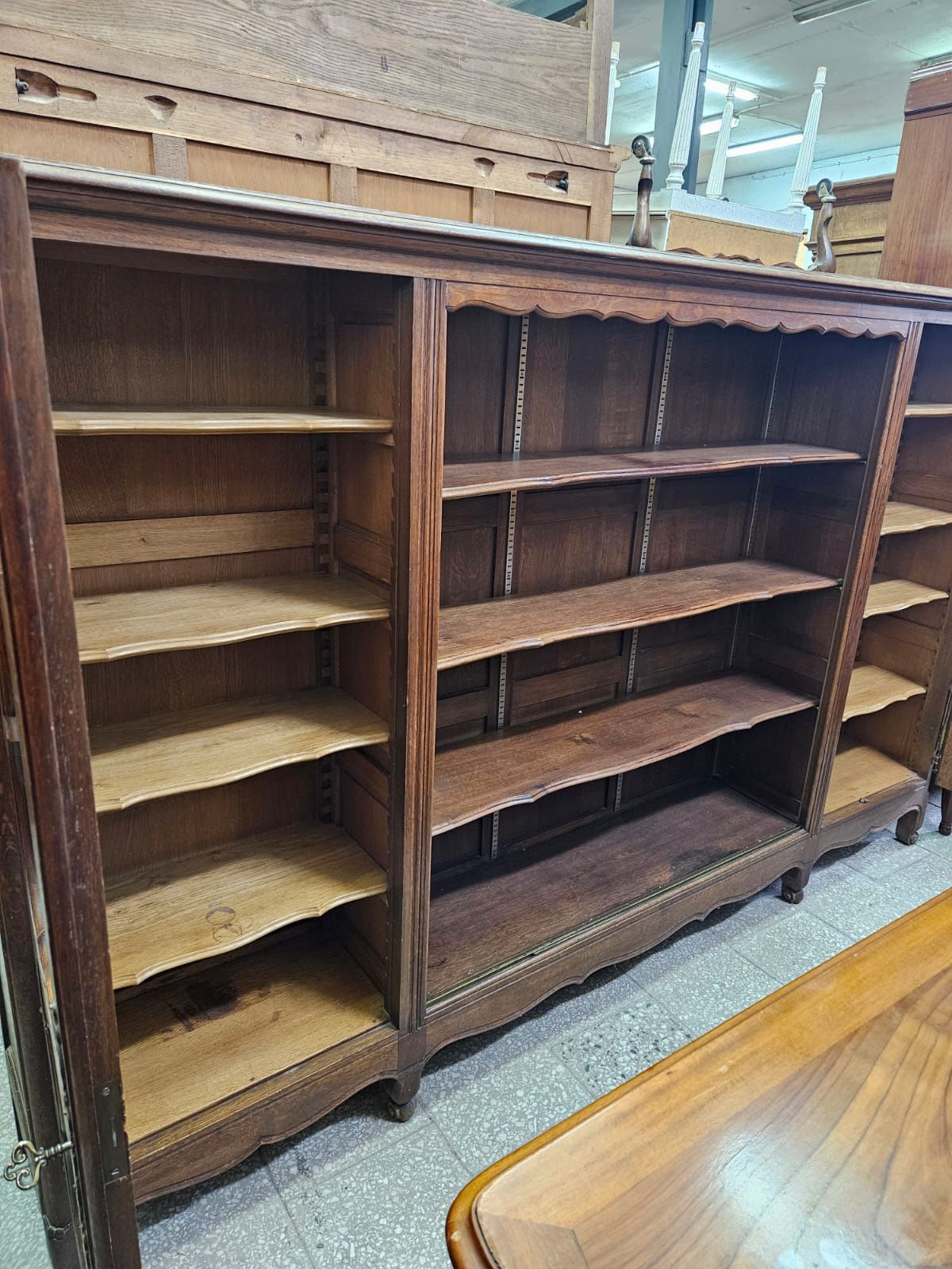 Duża francuska biblioteczka Ludwikowska
