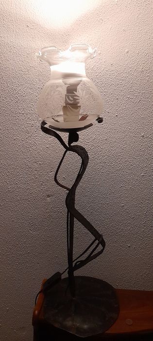 Candeeiro design perfil feminino