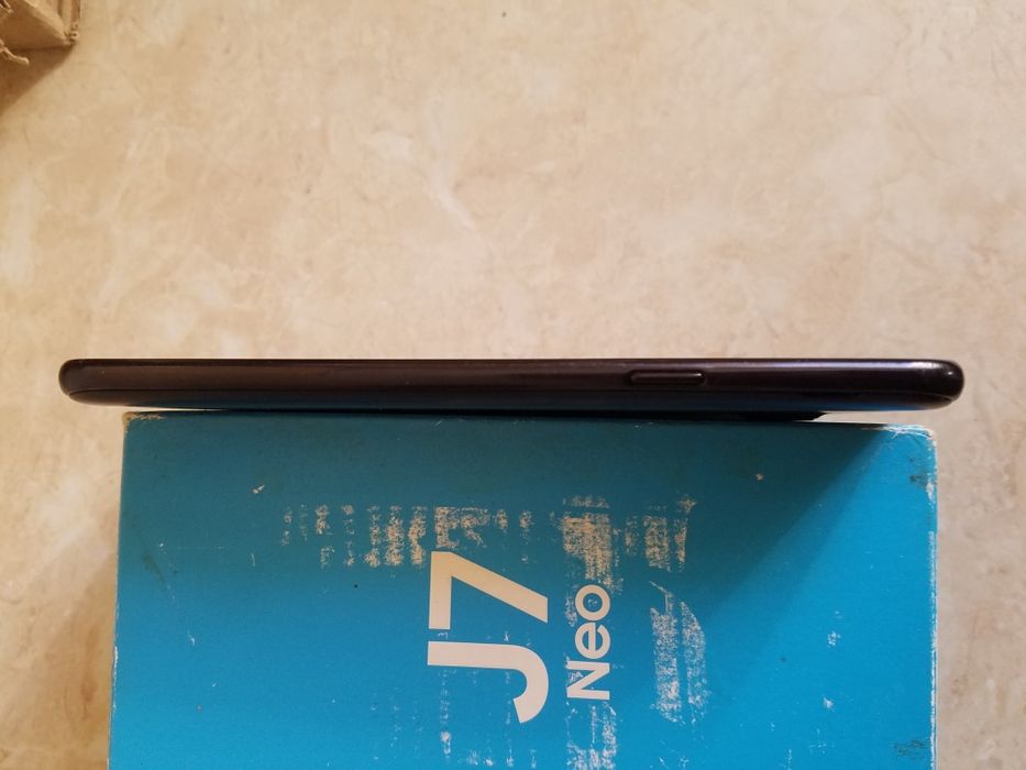 Продам самсунг j 7 нео