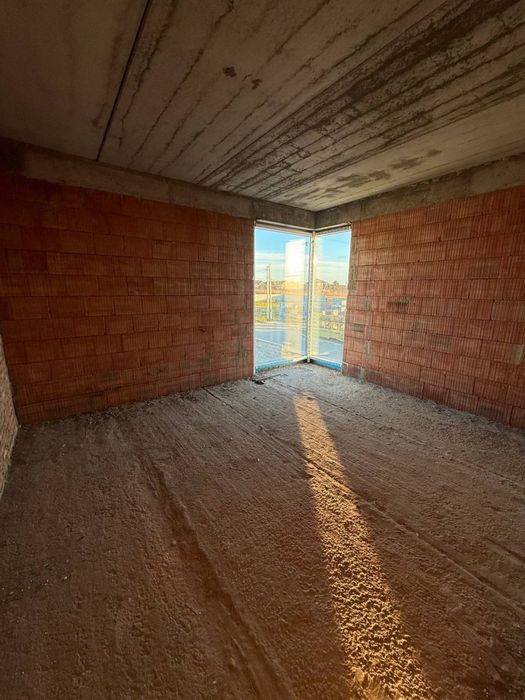 Чудовий 3К будинок в тихому районі!