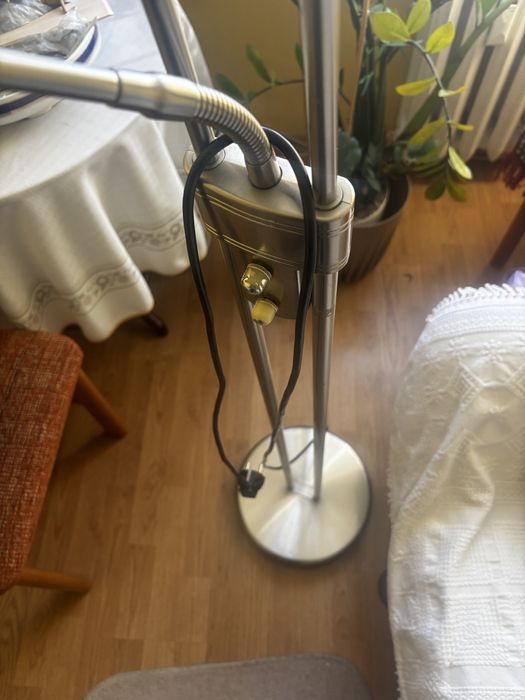 Lampa stojąca używana