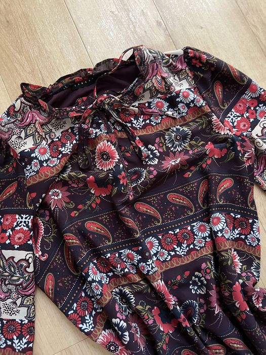 Sisley piękna sukienka M wzór falbanka