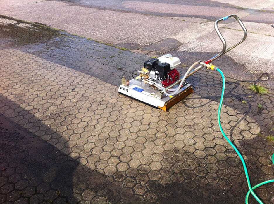 Wynajem czyszczenie kostki Odchwaszczarka Myjka do kostki Probst