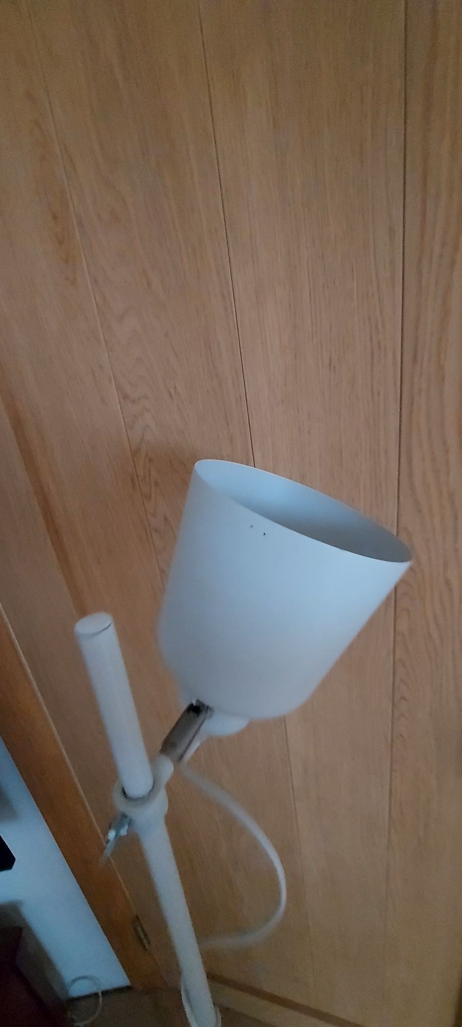 Lampa stojąca, podłogowa biała