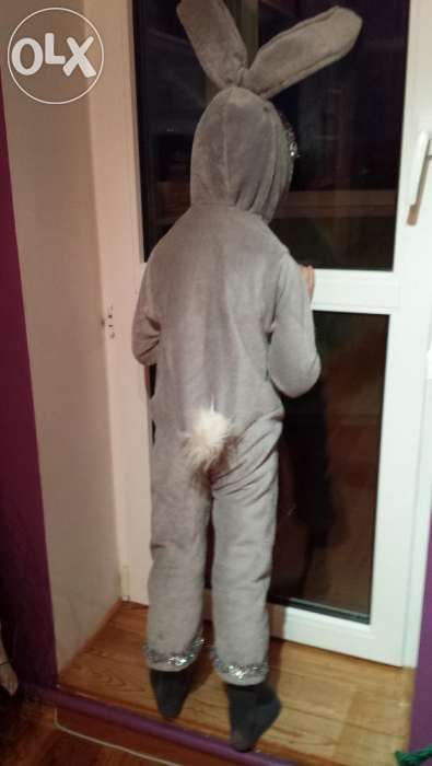Сдам на прокат карнавальный костюмчик зайчика на 4-6 лет