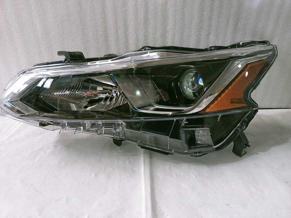 Правая фара Nissan Altima SR 2020 оригинал