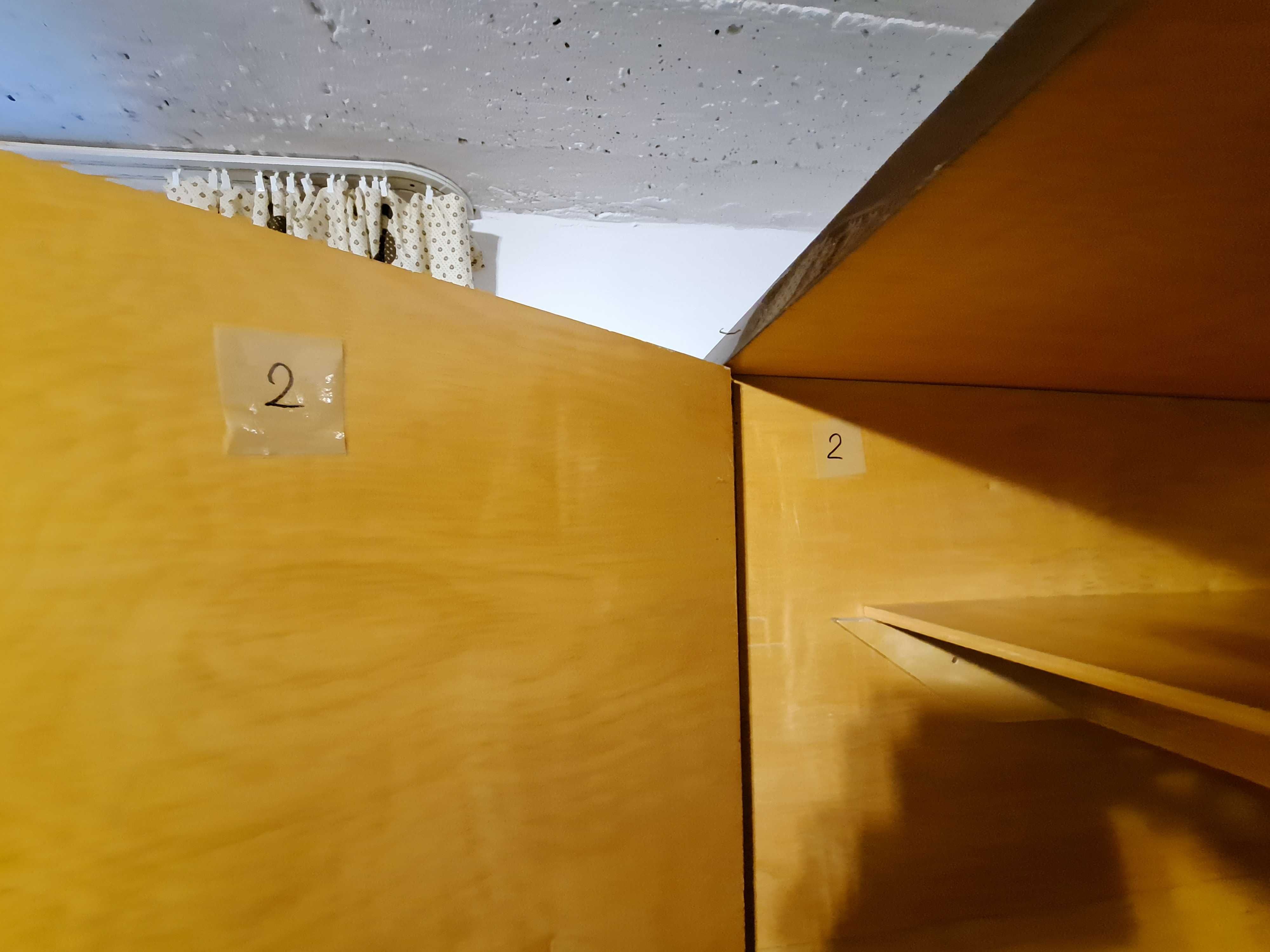 Orzech  kaukaski okleina, szafa kalwaryjska PRL 4 drzwi,  politura