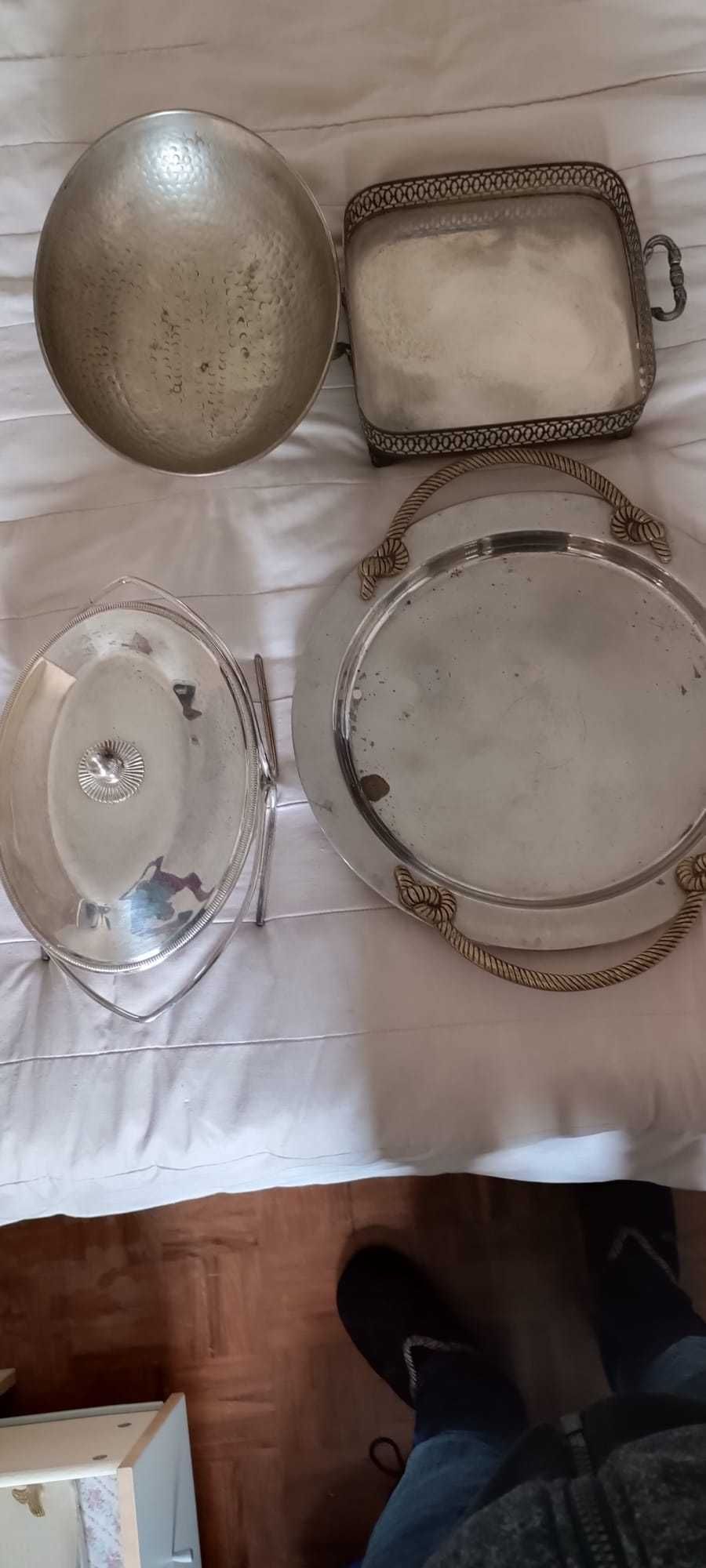 Móveis e peças decorativas