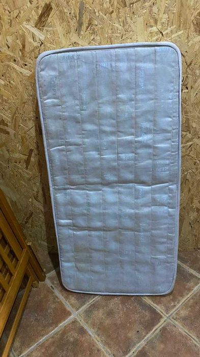 Cama de bebé  com colchão