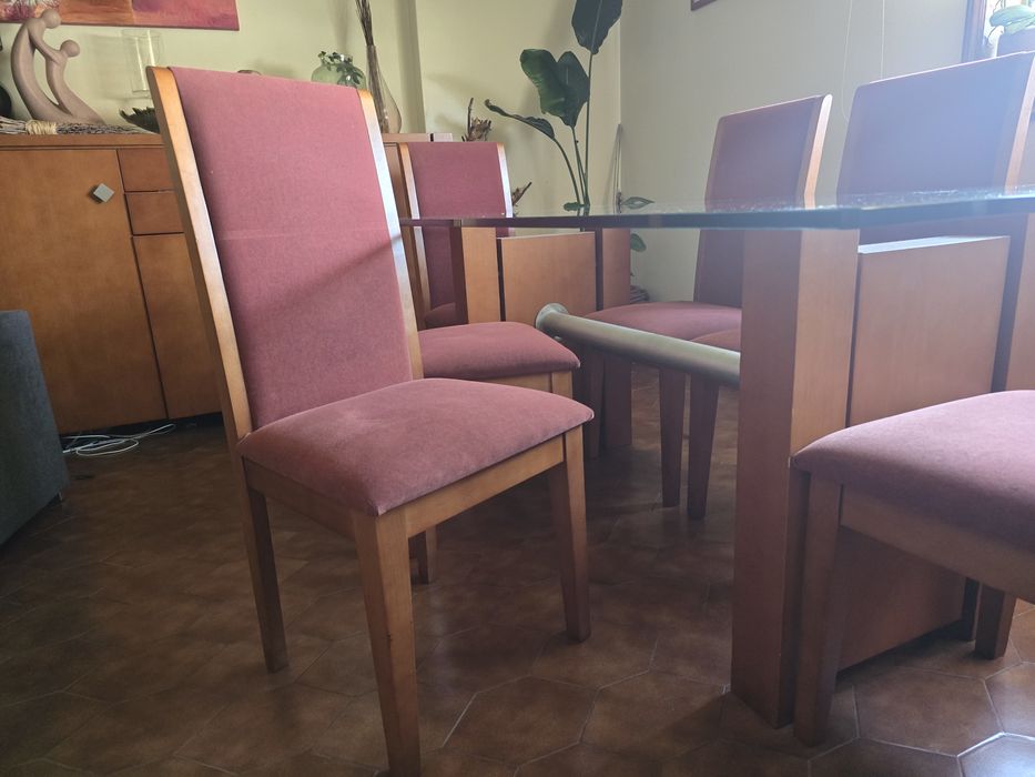 Mesa em vidro com 6 cadeiras