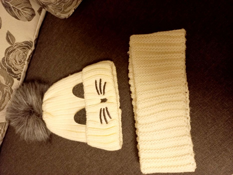 Продам шапку для дівчинки