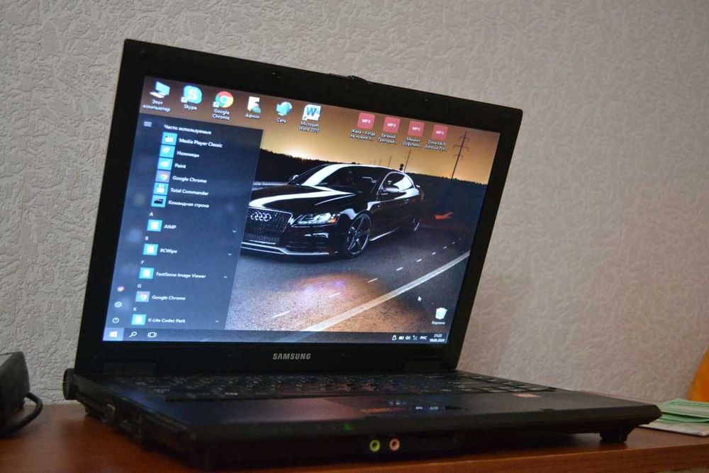 Ноутбук Samsung /Intel-Qatro/500 gb/ батарея 5 часов