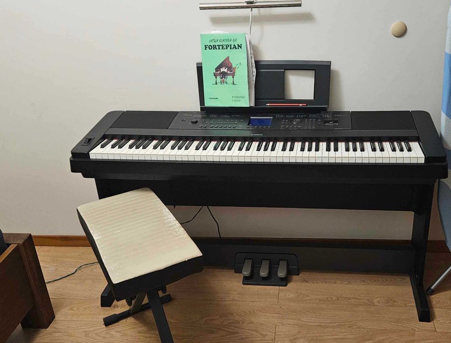 Yamaha DGX-660 mało używane