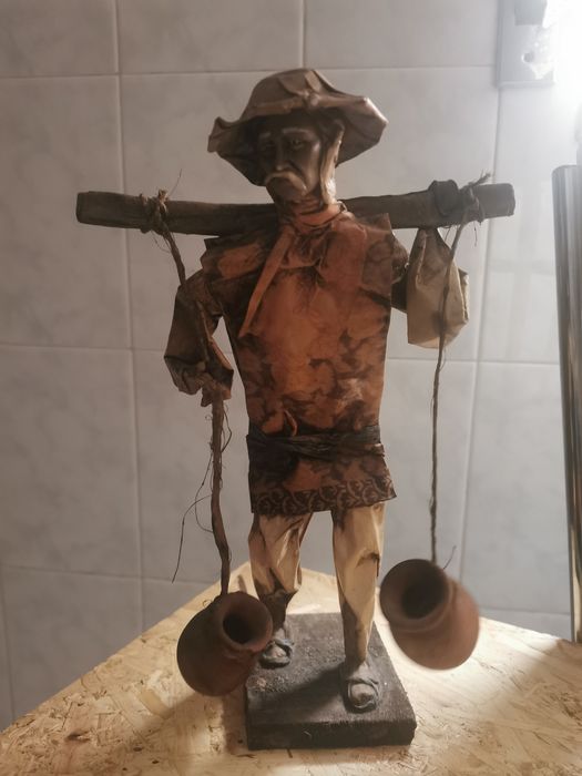 Bonecos em pasta de papel