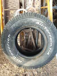 Pneus BF goodrich 265/75 R16