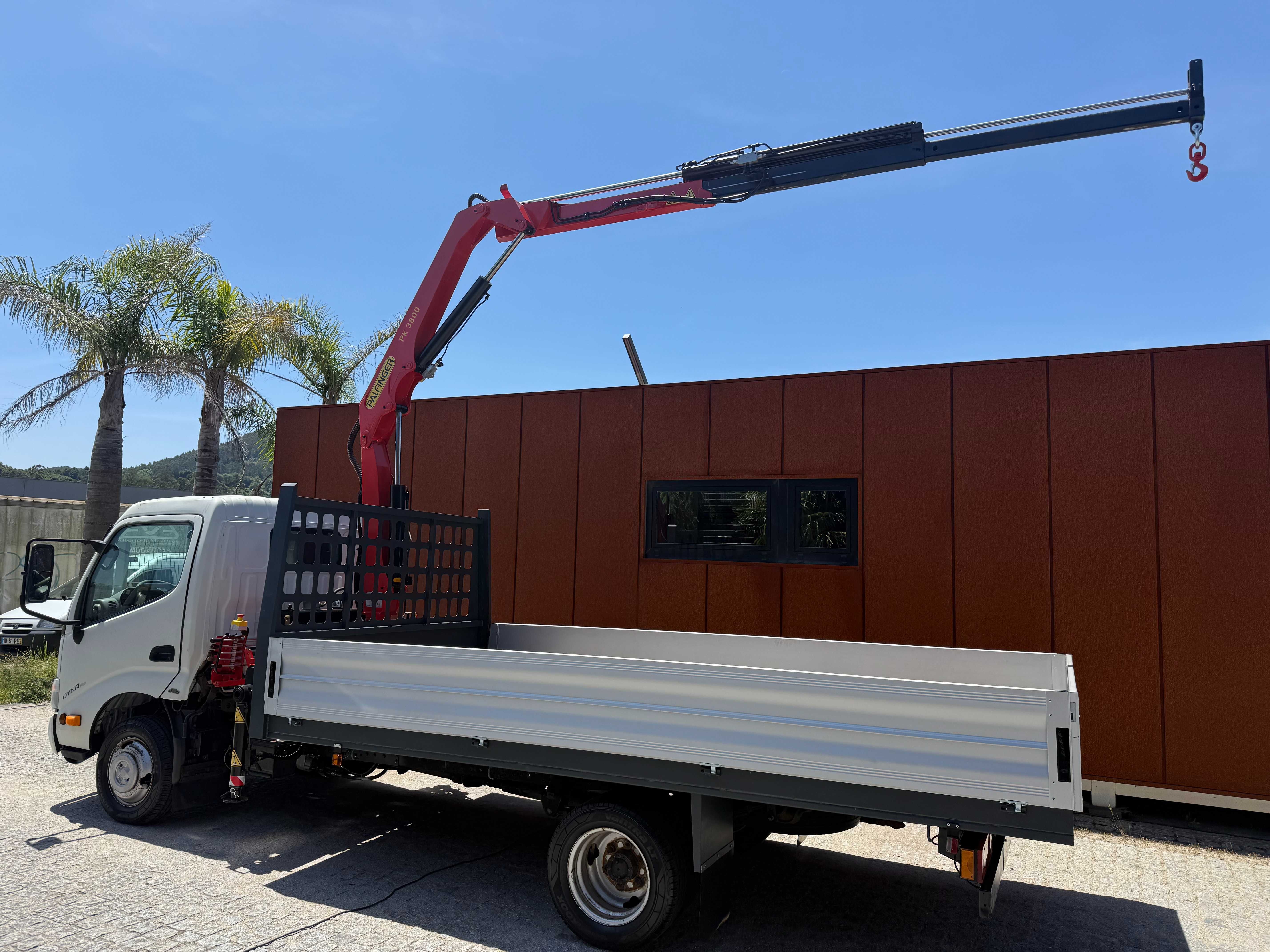 Carrinha Toyota dyna com grua palfinger