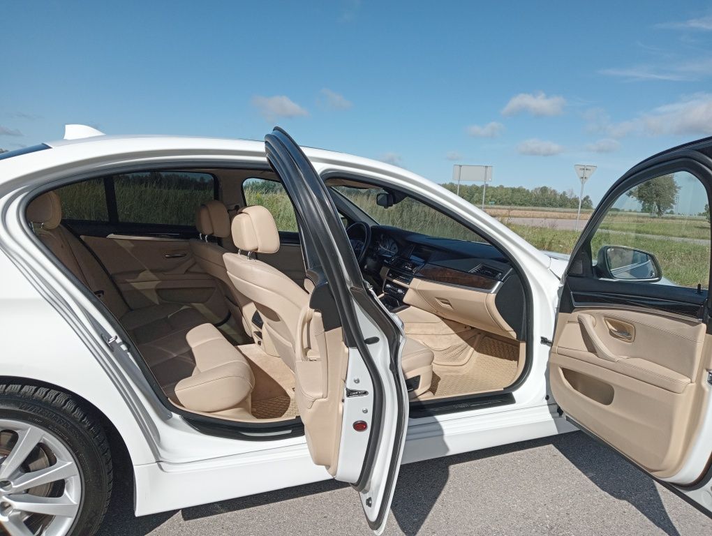 BMW F10 528i Biała, Jasne skóry