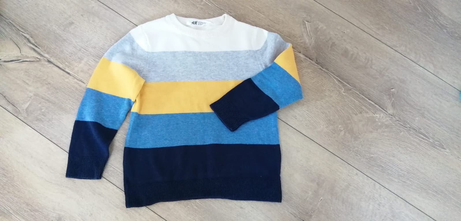Sweterek sweter chłopięcy beżowy niebieski w paski dzianina  110/116