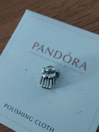 Pandora charms anioł