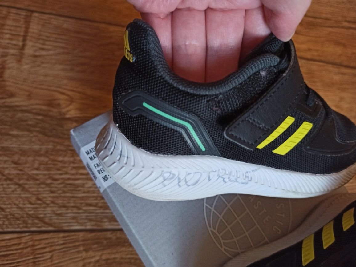 Chłopięce buty Adidas adidaski