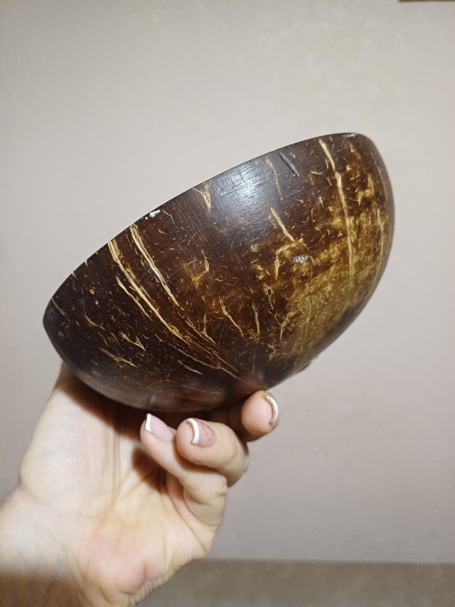 Тарелка сувенирная из кокоса.